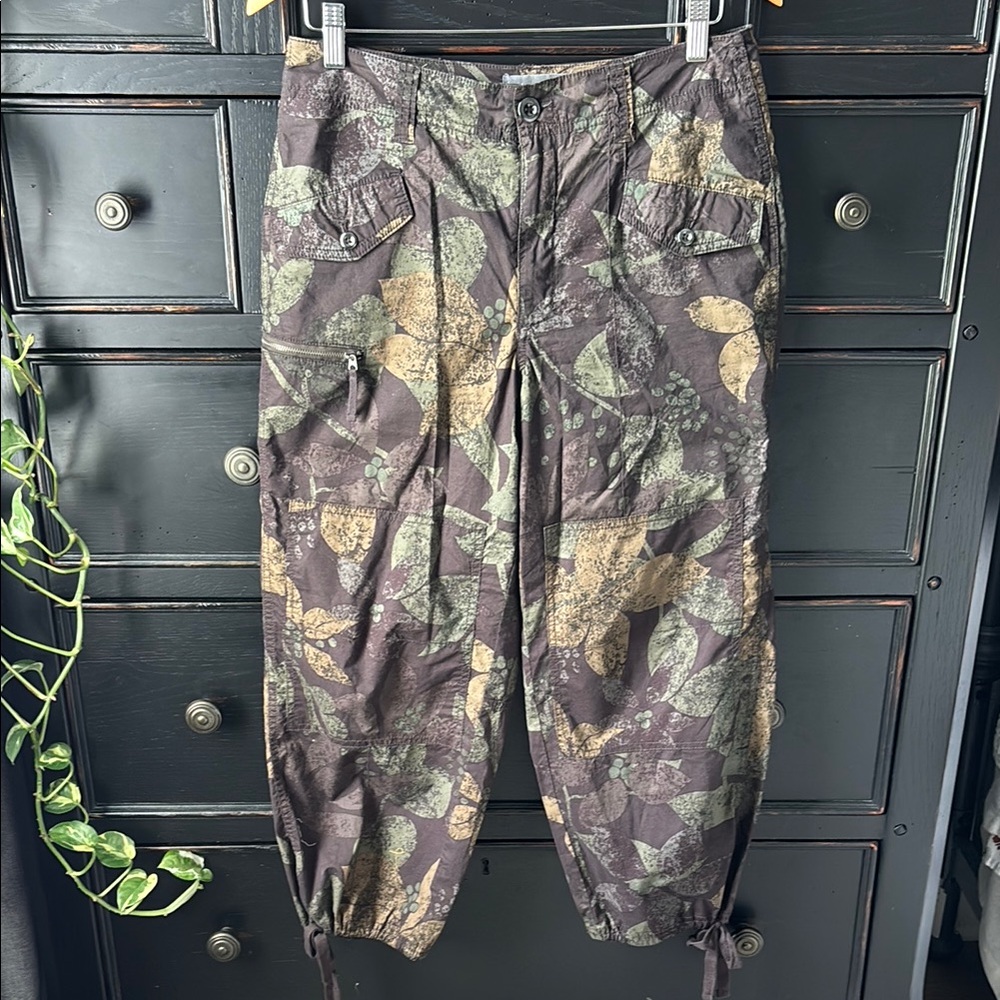 Anthropologie ’Ripley’ size 28 Utility Floral Pants in Color Moss